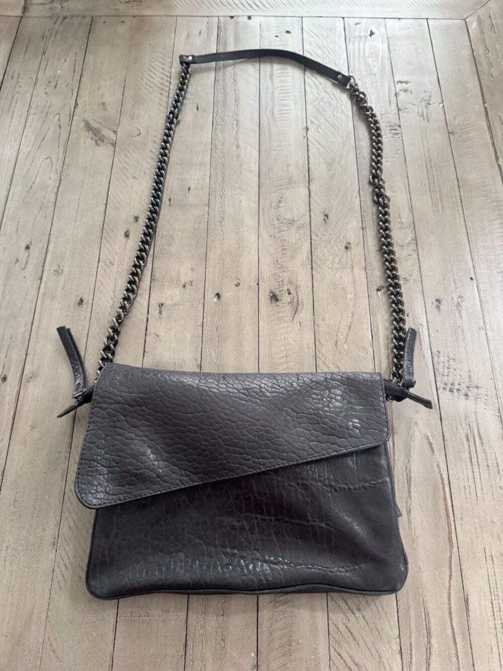 MAXON Collection Black Leather Crossbody Bag With Detachable Chain Strap